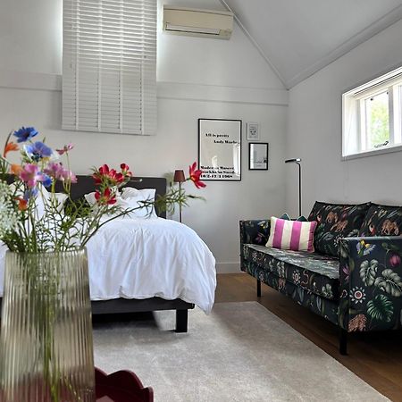 Bed and Breakfast Ninet7 Тилбург Экстерьер фото