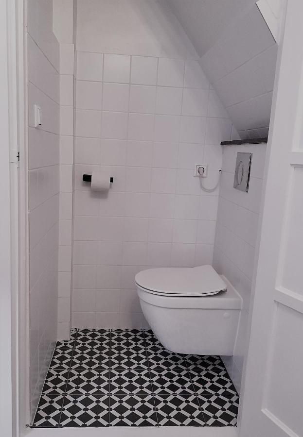 Bed and Breakfast Ninet7 Тилбург Экстерьер фото