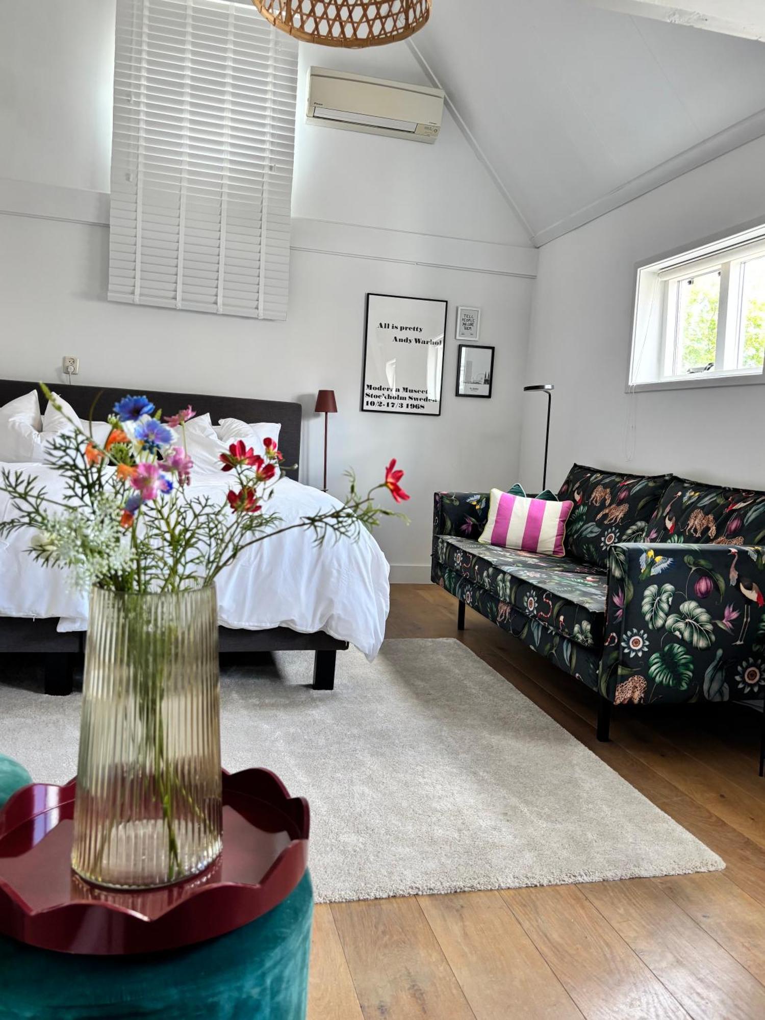 Bed and Breakfast Ninet7 Тилбург Экстерьер фото