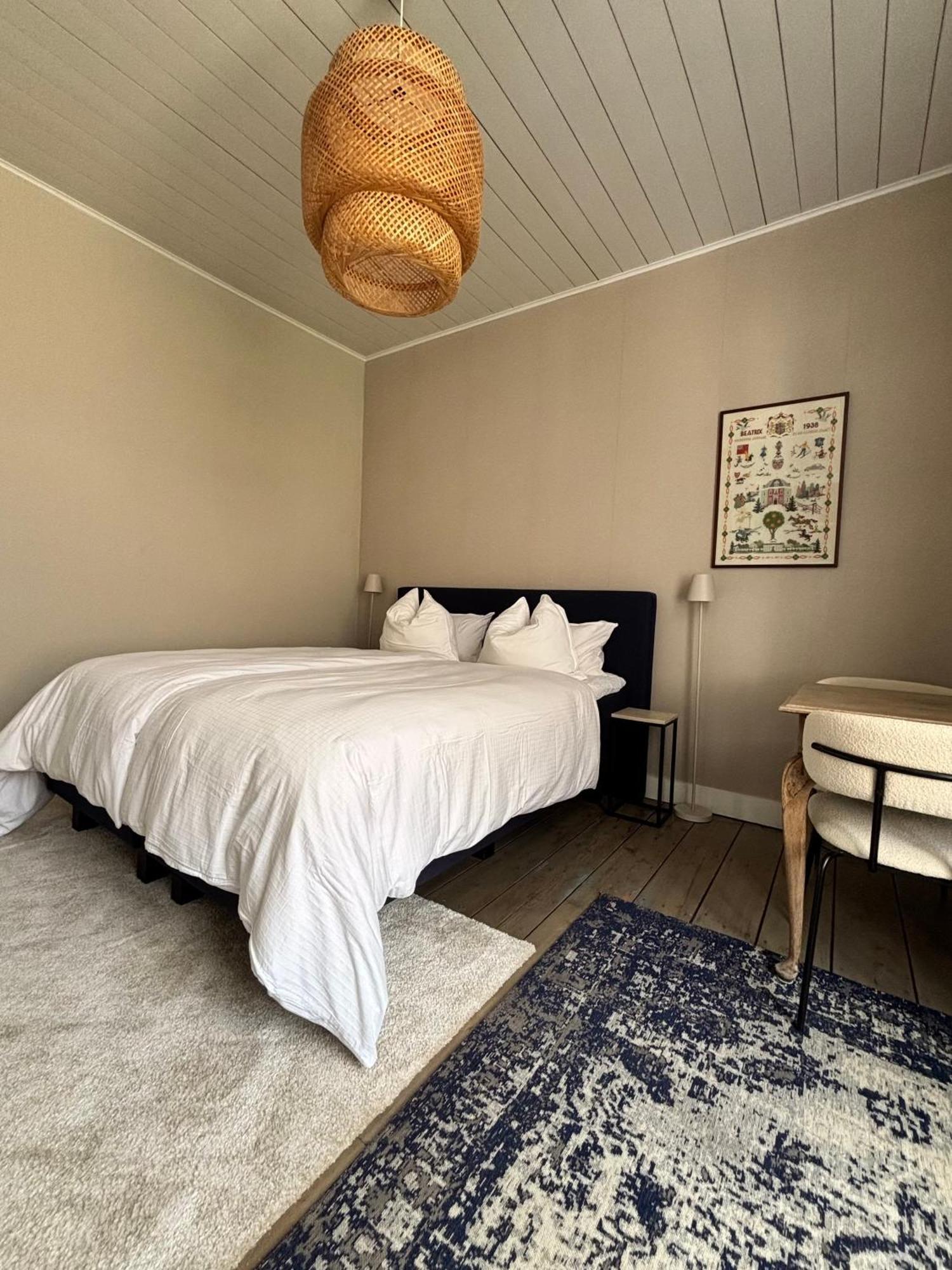 Bed and Breakfast Ninet7 Тилбург Экстерьер фото