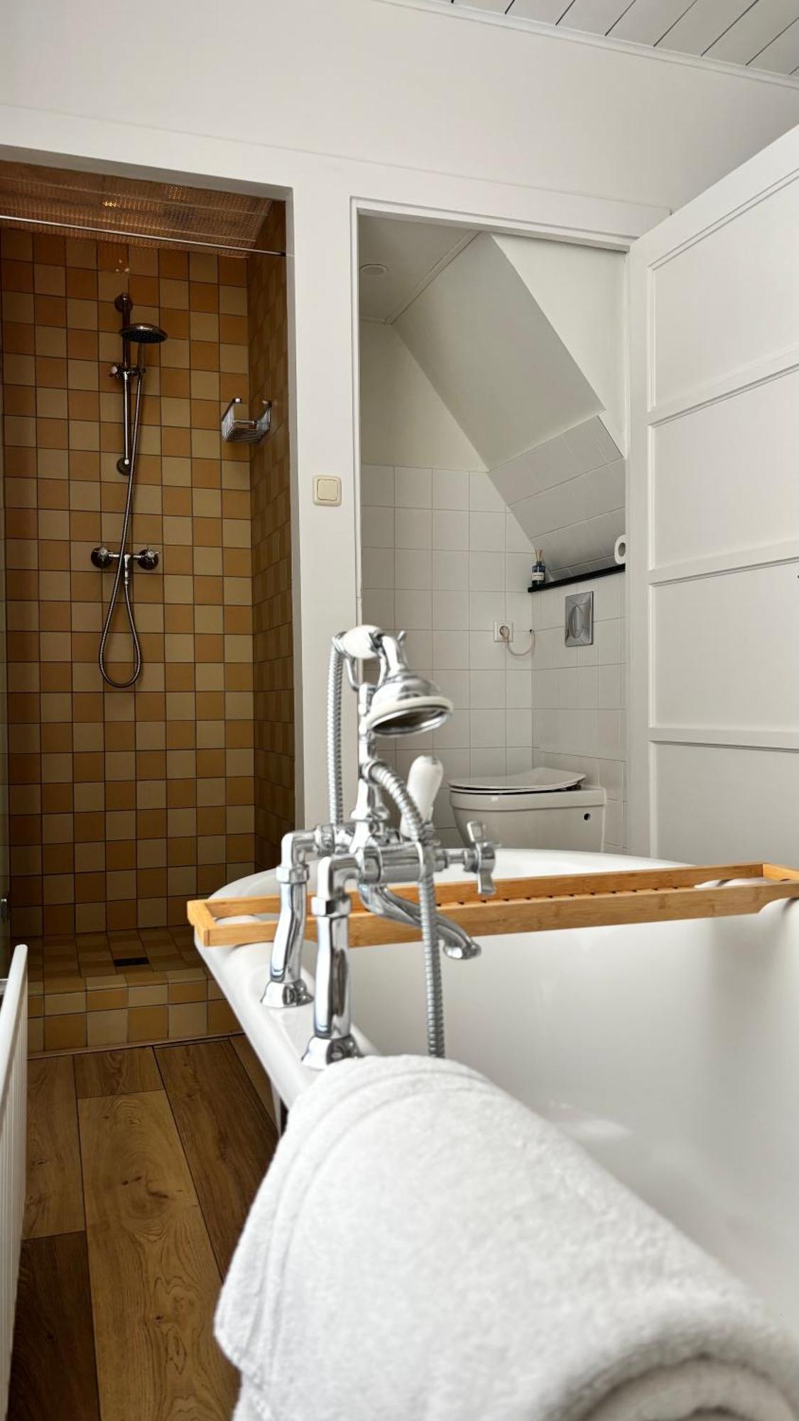 Bed and Breakfast Ninet7 Тилбург Экстерьер фото