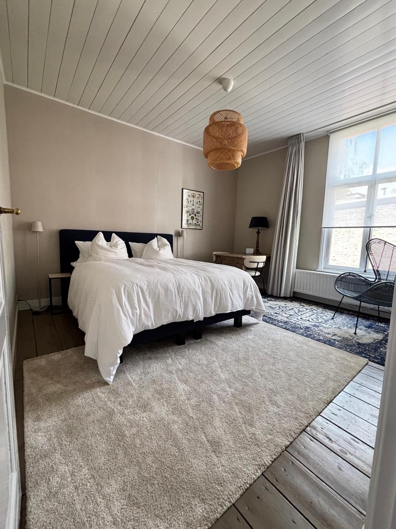 Bed and Breakfast Ninet7 Тилбург Экстерьер фото